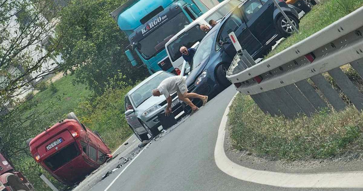 Te Ak Sudar Na M Jedno Vozilo Zavr Ilo Na Krovu