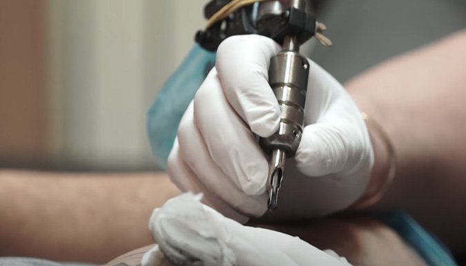 Tattoo majstor otkriva koje dijelove tijela djevojke najčešće tetoviraju