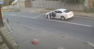 Dječaka udario automobil dok je prelazio ulicu