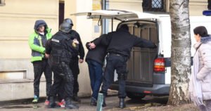 Njih 14: Uhapšeni dileri privedeni u Tužilaštvo KS (FOTO/VIDEO)