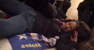 Žena teško ranjena u Kongresu, objavljen je snimak (VIDEO)