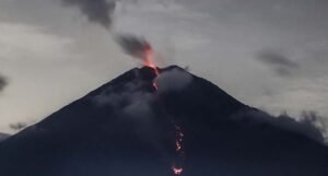 Eruptirao najviši vulkan na Javi (FOTO)
