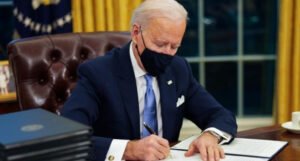 Biden potpisao naredbe kojima se poništava Trumpova imigracijska politika