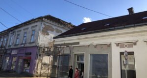 Nakon zemljotresa u Kostajnici četiri objekta predviđena za rušenje, 90 nije bezbjedno