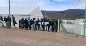 Migrantima u kampu “Lipa” će podijeliti 1.000 pari čizama i ćebadi