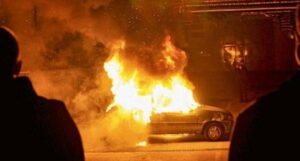 Na Baščaršiji izgorjela dva automobila, sumnja se da su namjerno zapaljena