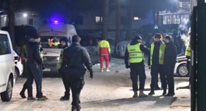 Migranti se sukobili s policijom u Blažuju: Prevrtali automobile, povrijeđena dva policajca