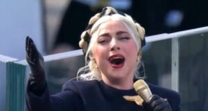 Lady Gaga oduševila izvedbom američke himne na Bidenovoj inauguraciji