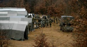 Oružane snage BiH počele montirati šatore za migrante u kampu “Lipa”