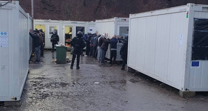 Pretres u kampu “Blažuj”, 17 migranata bit će protjerano iz BiH (FOTO)