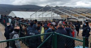 Migranti u kampu Lipa i dalje na otvorenom