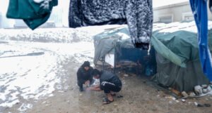Njemački mediji: Migranti u Bosni kampuju na minus 15 stepeni
