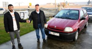 Poklonio auto petrinjskoj porodici koja čeka prinovu