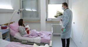 Sarajevski gradonačelnik darivao prvorođenu bebu: “Merjem, dobrodošla na svijet”