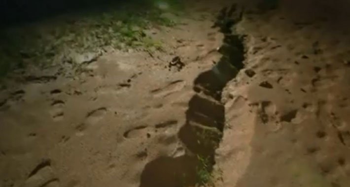 U Hrvatskoj se “otvorilo” tlo, rascjep je dug čak 150 metara  (FOTO)