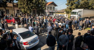 Odbijaju nove mjere, policiji ne dozvoljavaju da zatvori ugostiteljske objekte (FOTO)