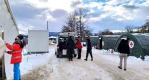 Migranti se u kampu Lipa zarazili scabiesom, pruža im se medicinska pomoć