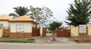 Otmičari oslobodili nigerijske učenike, potraga za 300 djevojčica još traje