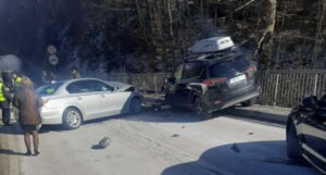 Zbog saobraćajne nesreće obustavljen saobraćaj na putu Kladanj – Olovo