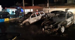 Potpuno je izgorjelo sedam vozila : “Šteta je veća od 100.000 maraka”