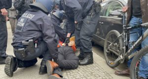 Protesti u njemačkoj prijestolnici protiv mjera, policija hapsila