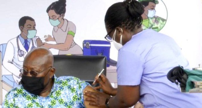 Predsjednik Gane prvi na svijetu primio vakcinu iz Covax programa
