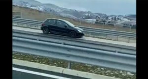 Veoma opasna situacija snimljena nedaleko od Sarajeva, policija upućena na teren (VIDEO)