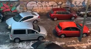 Pogledajte šta je Damir Nikšić snimio kod zgrade MUP-a KS (VIDEO)