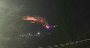 Požar u blizini objekta Sunnyland na Trebeviću, vatru gase dvije vatrogasne ekipe