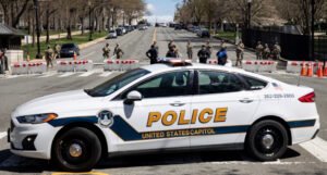 Policajac i osoba osumnjičena za napad preminuli nakon incidenta kod Kapitola