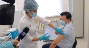 Kazahstan napravio svoju vakcinu, među prvim je primio ministar zdravlja