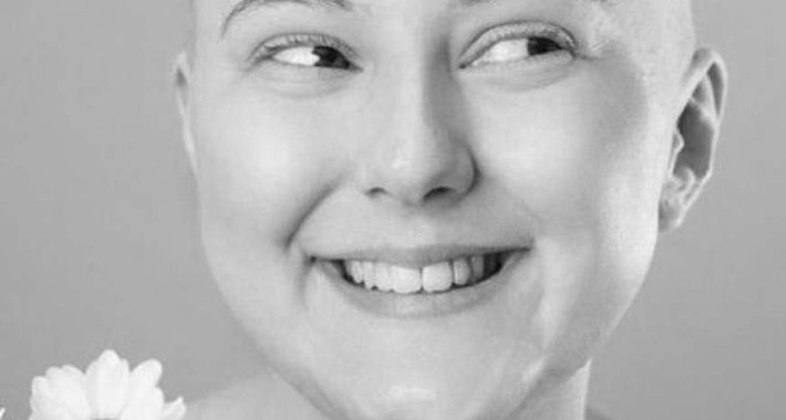 Umrla Anesa Rakić, djevojka koja je bila simbol borbe protiv karcinoma