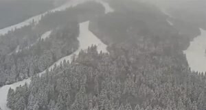 Visina snijega na Bjelašnici iznad metar, u dijelovima BiH padat će ga još