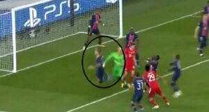 Sudac devet minuta prija kraja utakmice nevjerovatno oštetio Bayern (VIDEO)