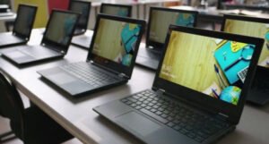Save the Children donirala 70 laptopa osnovnim školama u KS-u