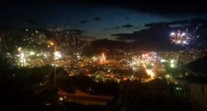 Navijači Veleža spektakularnim vatrometom u Mostaru proslavili 40. rođendan