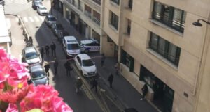 Pucnjava ispred bolnice u Parizu, jedna osoba ubijena, jedna teško ranjena