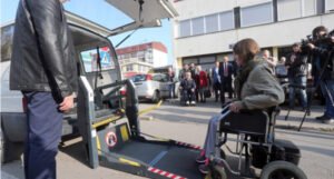 Zakonom omogućeno korištenje posebnih taxi vozila za osobe s invaliditetom u KS