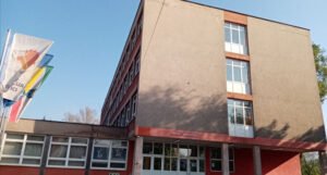 Maturanti osnovnih i srednjih škola u ZDK od danas ponovo u klupama