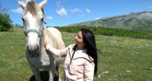 Terapijsko jahanje u oazi mira okruženoj netaknutom prirodom