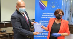 Ambasadorica Toudic: Nastaviti saradnju sa Centrom za edukaciju sudija i tužilaca u FBiH