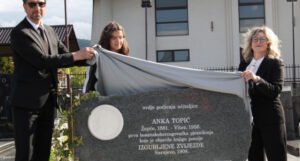 Obnovljen spomenik pjesnikinji Anki Topić