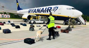 Ryanairov avion prisilno sletio u Berlin: Putnici su iskrcani, a avion su pretraživali psi