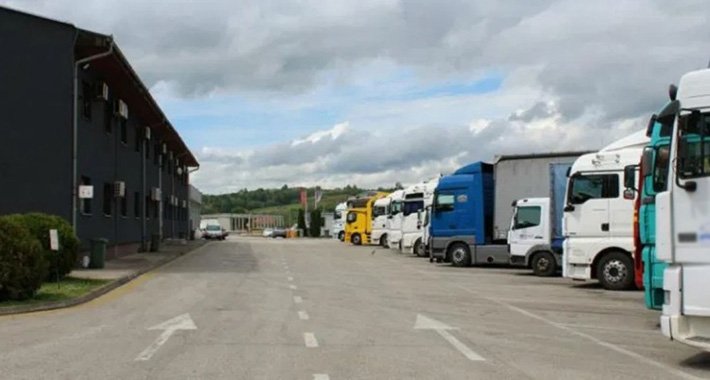 Sedam ilegalnih migranata pronađeno na carinskom terminalu u Halilovićima