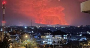 Vulkan izazvao haos: Hiljade ljudi pobjeglo iz zemlje, najmanje 15 poginulih