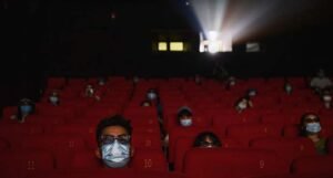 Vakcinisane osobe u kinima više neće morati nositi maske
