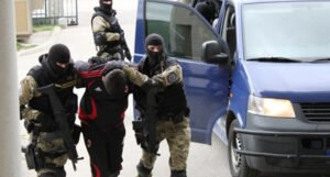 Uhapšeno osam bivših pripadnika Vojske RS-a zbog ubistva oko stotinu civila