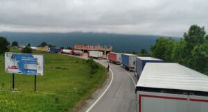 Haos na granicama BiH i Hrvatske, kolone duge i do 10 kilometara