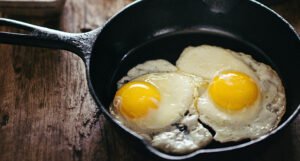 Više štete nego koristi: Ovo je najnezdraviji način pripreme jaja