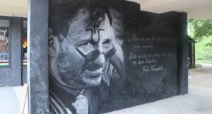 Oskrnavljen mural: Na čelu Đorđa Balaševića nacrtano ustaško slovo “U” sa krstom